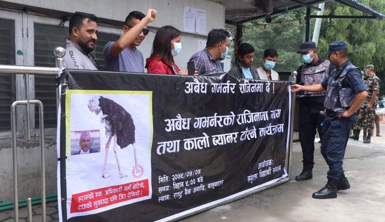 Black banner in front of Rastra Bank demanding the governor’s resignation