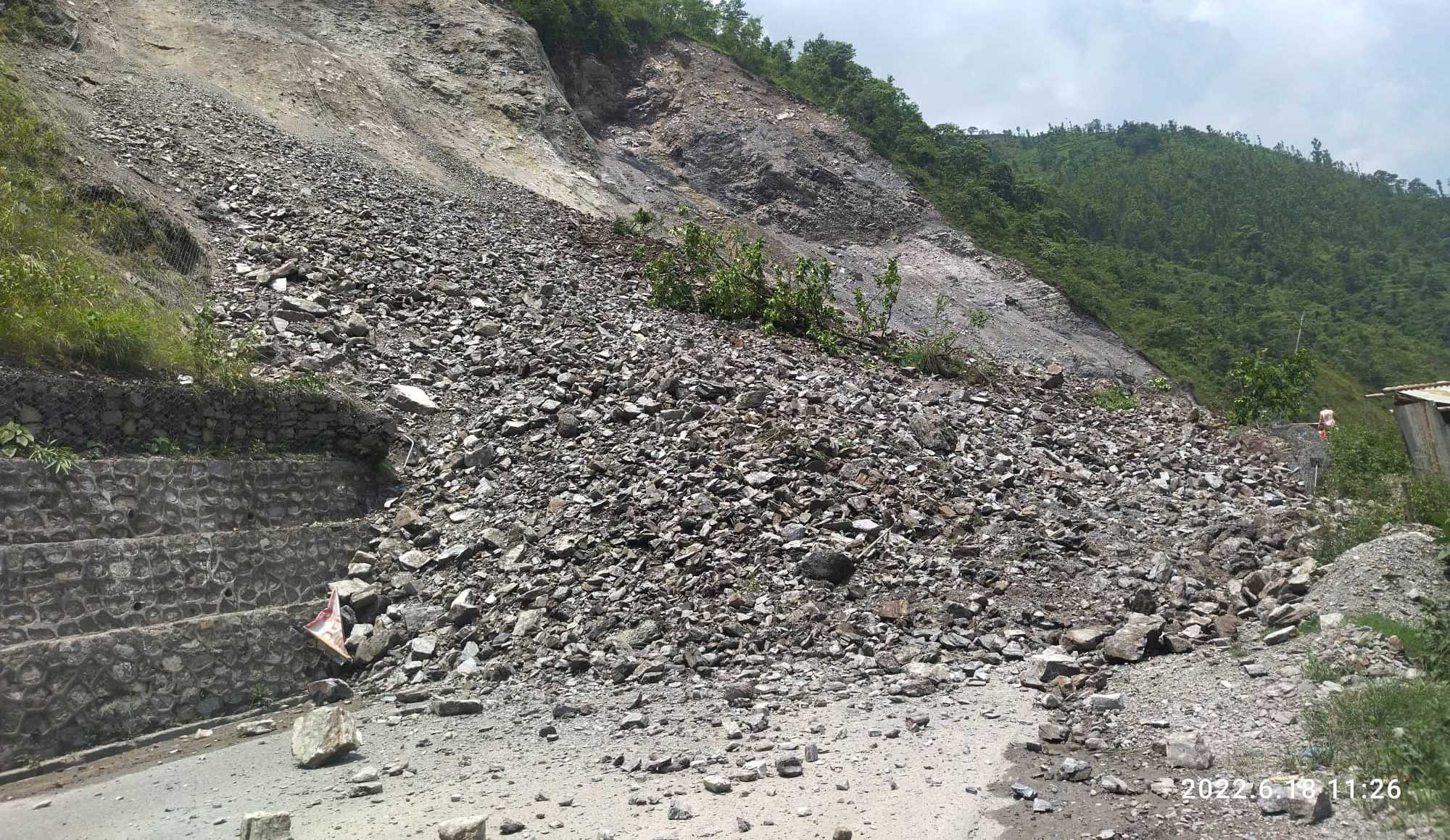 Landslide again disrupts Dumre-Besisahar road