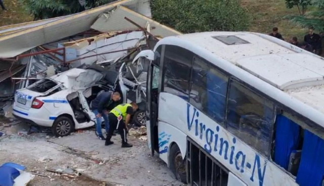 2 policemen killed while trying to stop bus with illegal migrants in Bulgaria