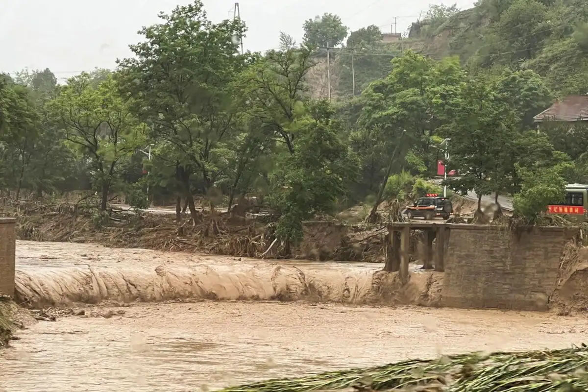 4 dead, 27 missing in northwest China flood