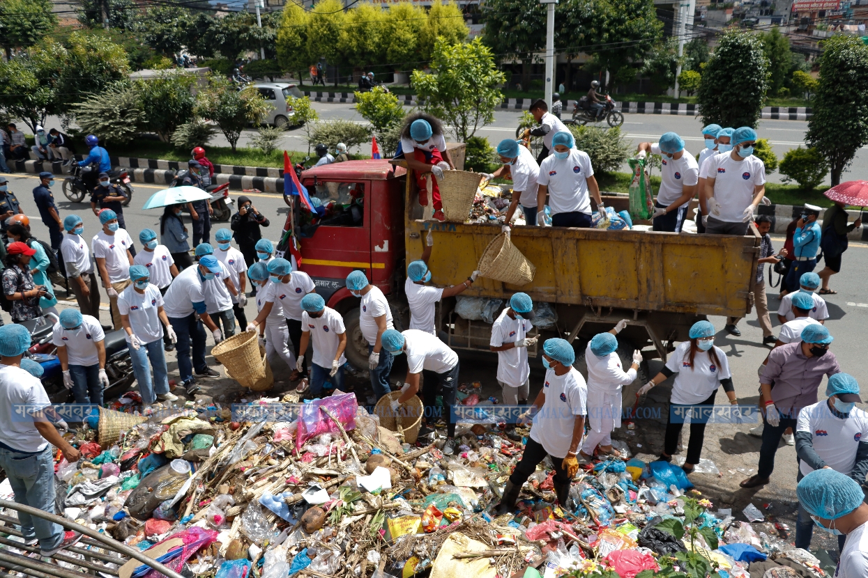 In Pics: Youth Association Nepal picking up Baneshwor’s waste