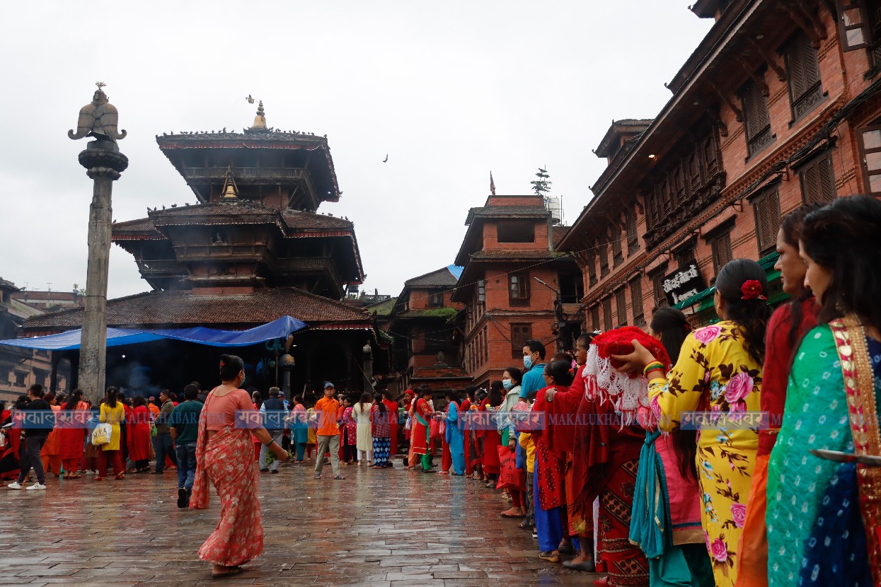 Shrawan Monday: Devotees throng Dattatraya Temple (Photos)