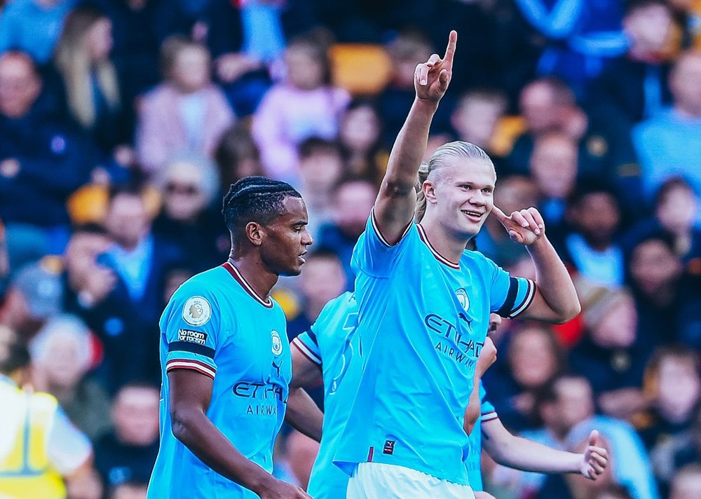 Man City climbs to top after defeating Wolves