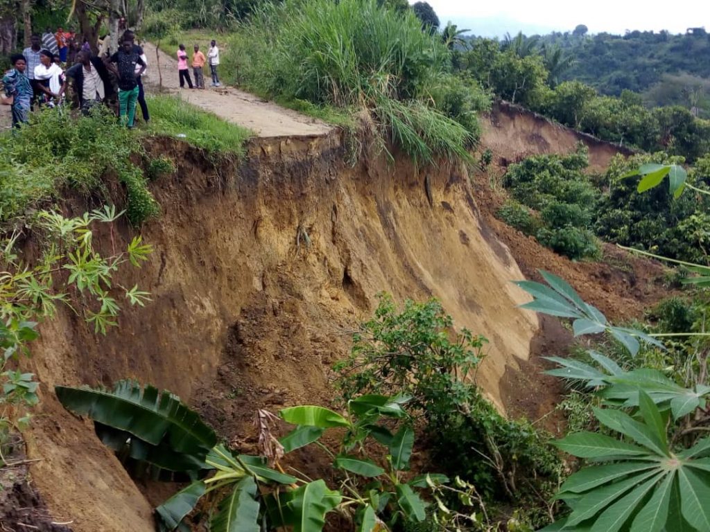10 dead, 6 injured in landslide amid heavy rains in western Uganda