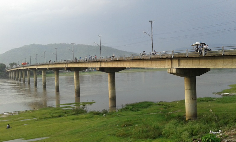 Man goes missing after jumping into the Narayani River