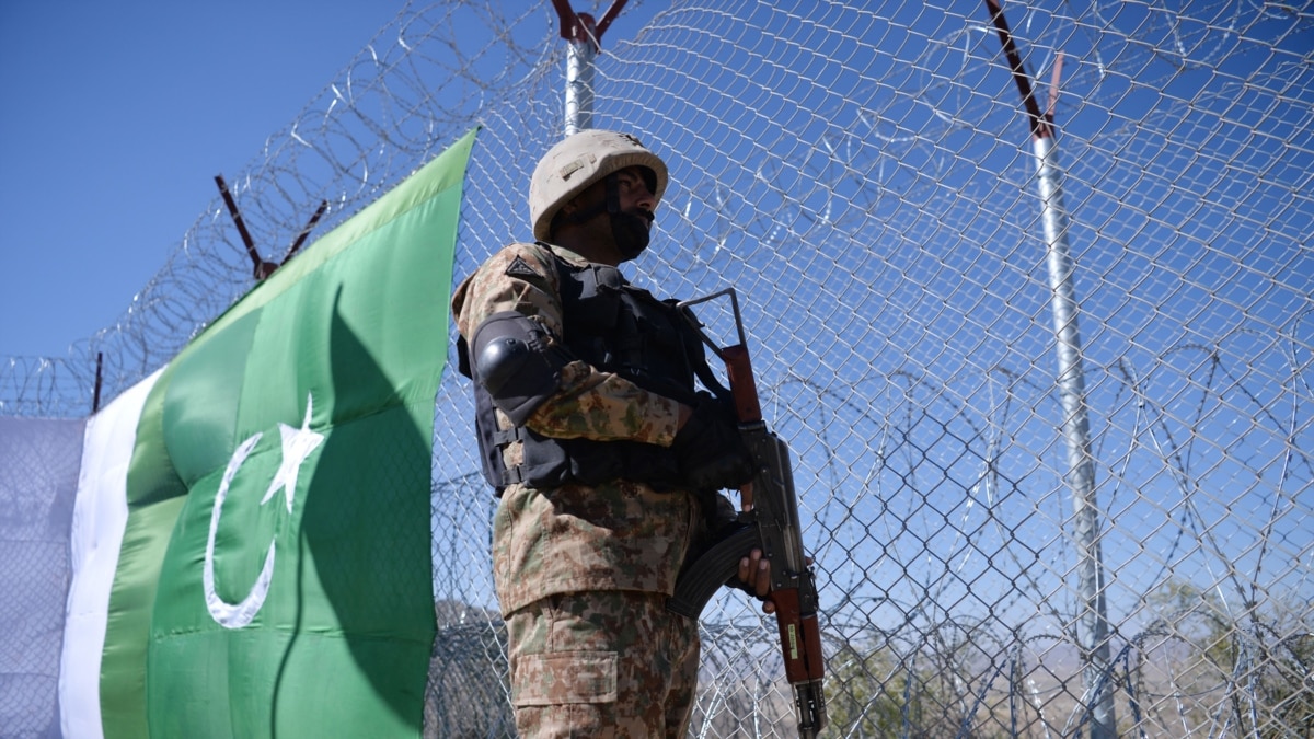 3 Pakistani soldiers killed in exchange of fire with terrorists