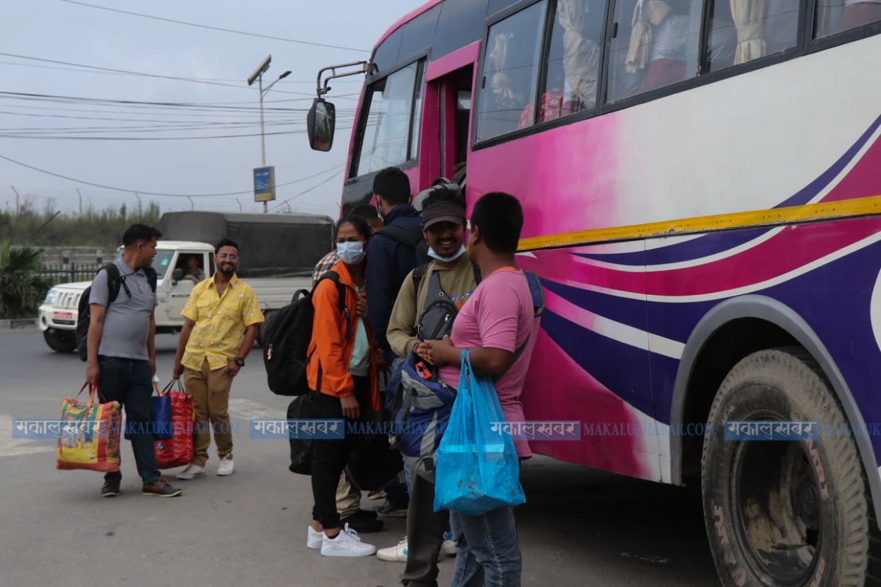 1.7 million people leave Kathmandu Valley as of Sunday