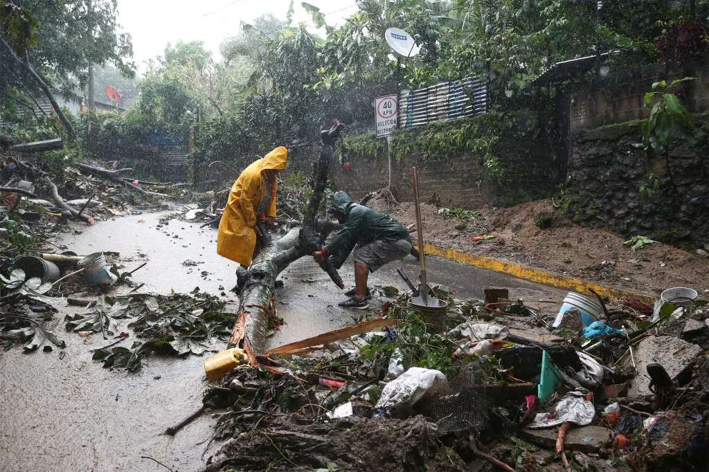 Tropical storm Julia kills 8 in El Salvador