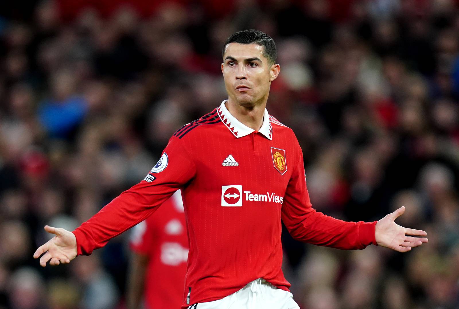 Cristiano Ronaldo to leave Manchester United with immediate effect