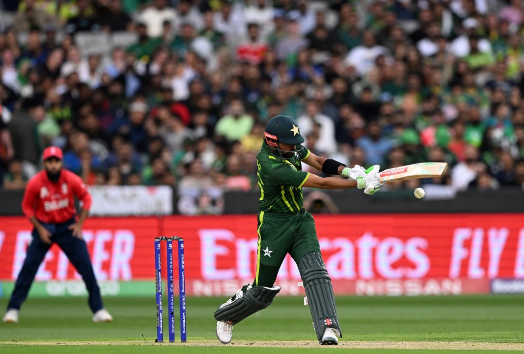 t20-world-cup-final-pakistan-set-a-target-of-138-runs-for-england