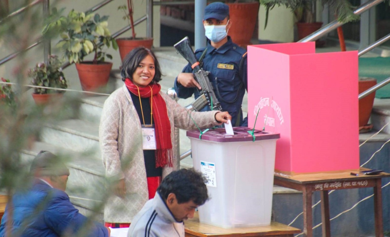 Manushi cast her vote from Nardevi Ayurveda Hospital Centre