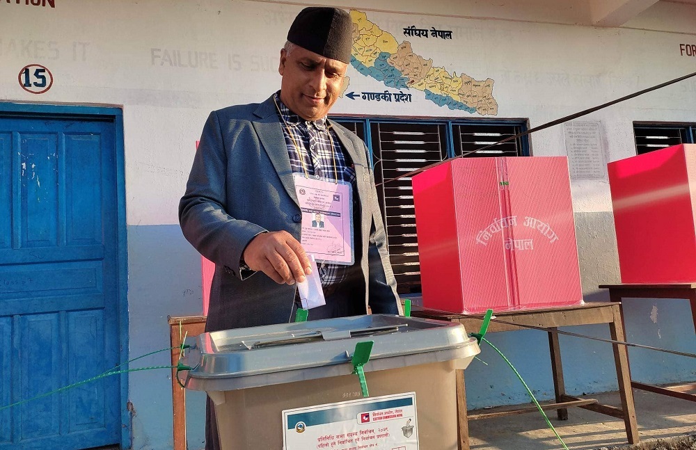 Finance Minister of Gandaki Baral voted