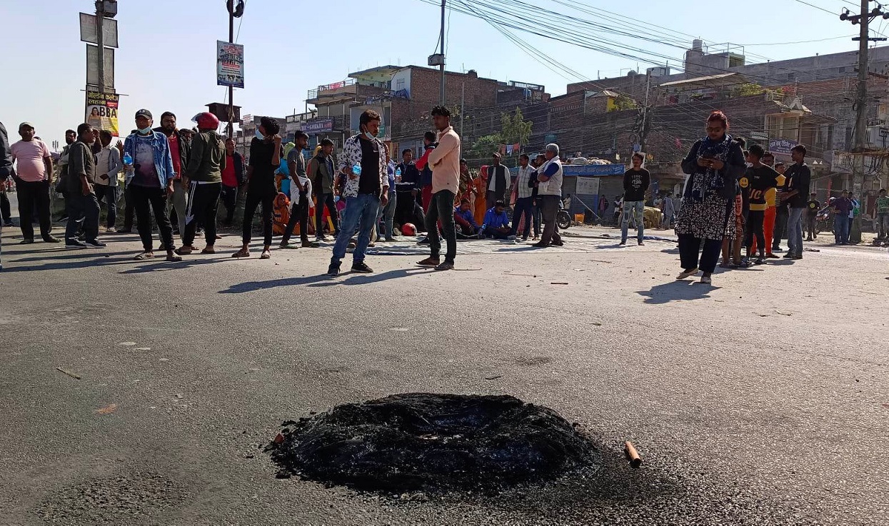 CPN-Maoist activists obstructs road at Golbazar in Siraha