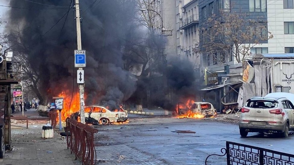 Ukraine war: Civilians flee Kherson as Russian attacks intensify