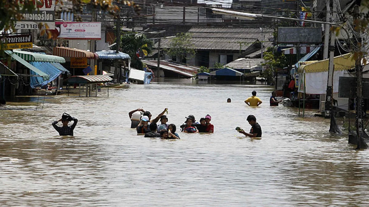 Heavy floods hit southern Thailand, rescue continues