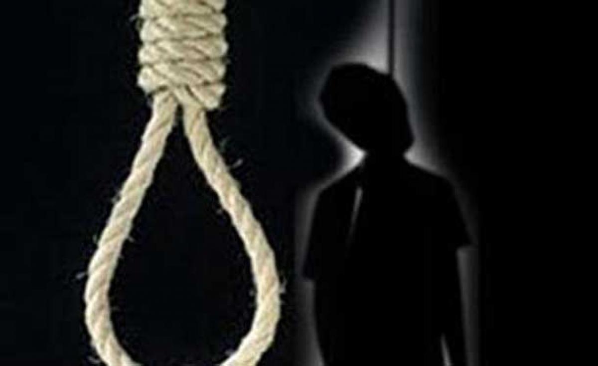 Five of family found hanged in central India