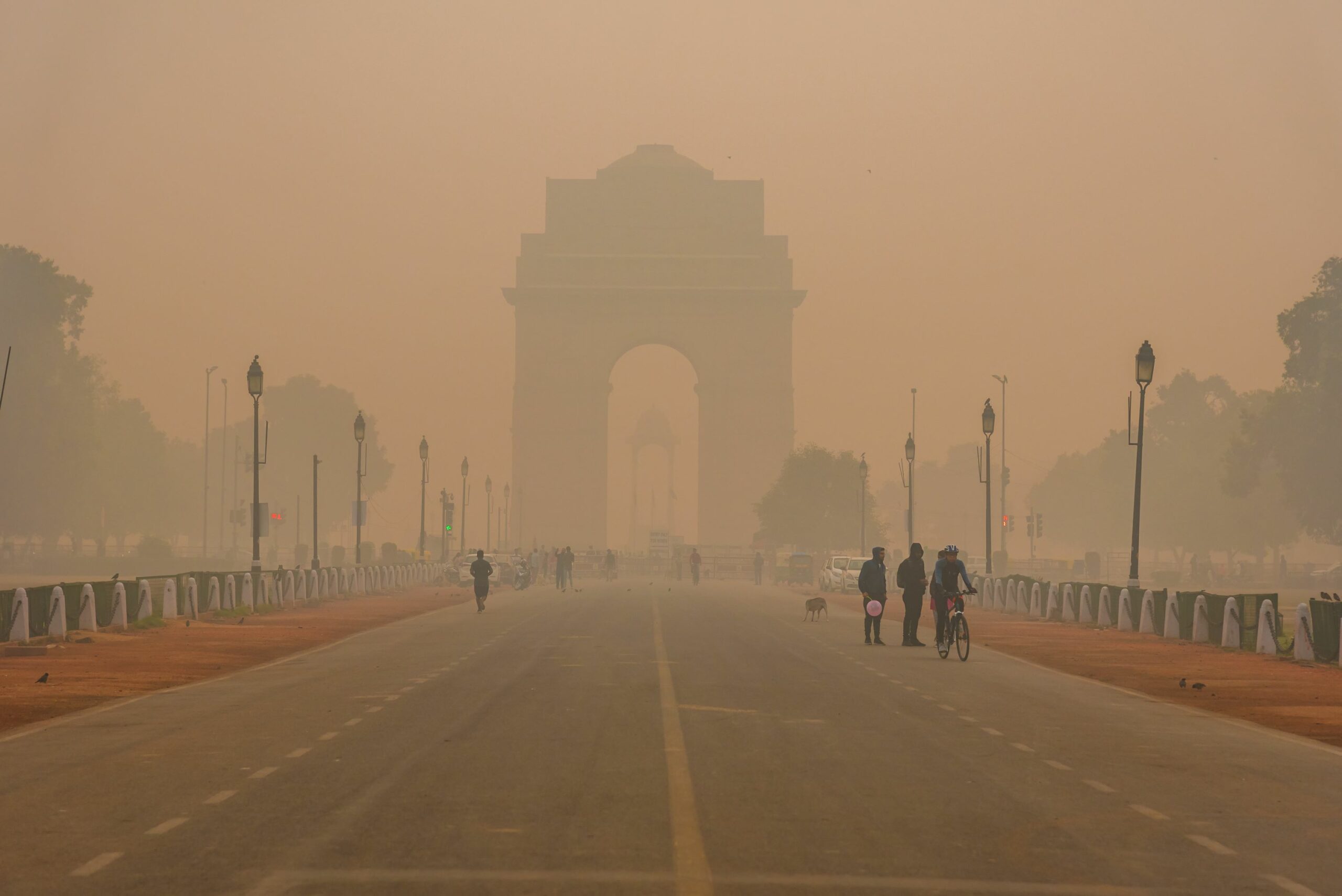 Air quality in Delhi remains in ‘very poor’ category with AQI at 301