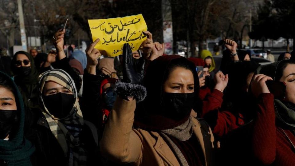 Afghanistan: Taliban arrest women protesting against university ban