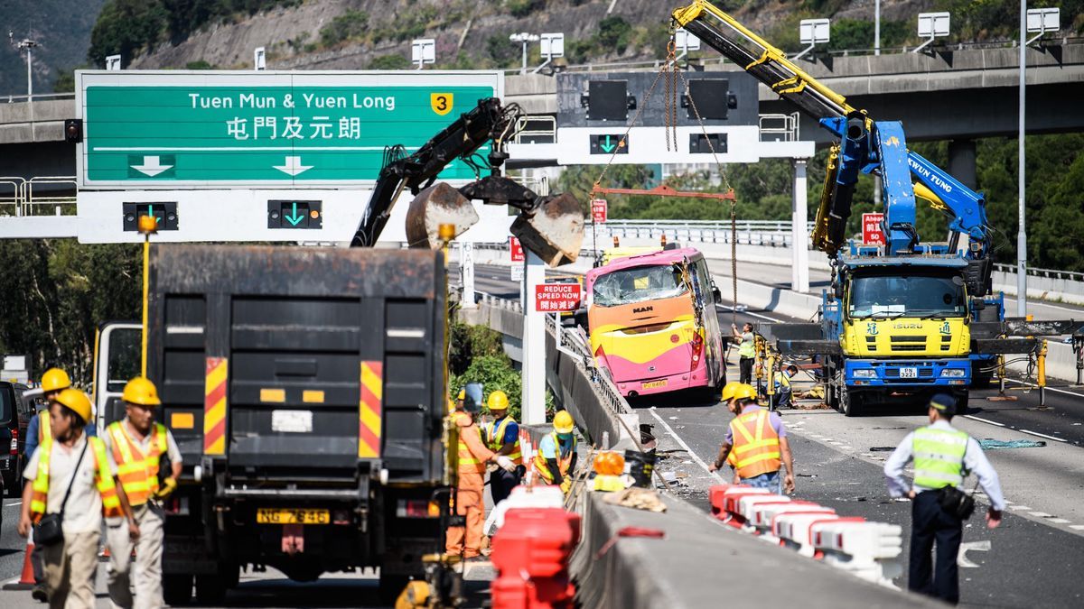 17 dead in major road accident in east China