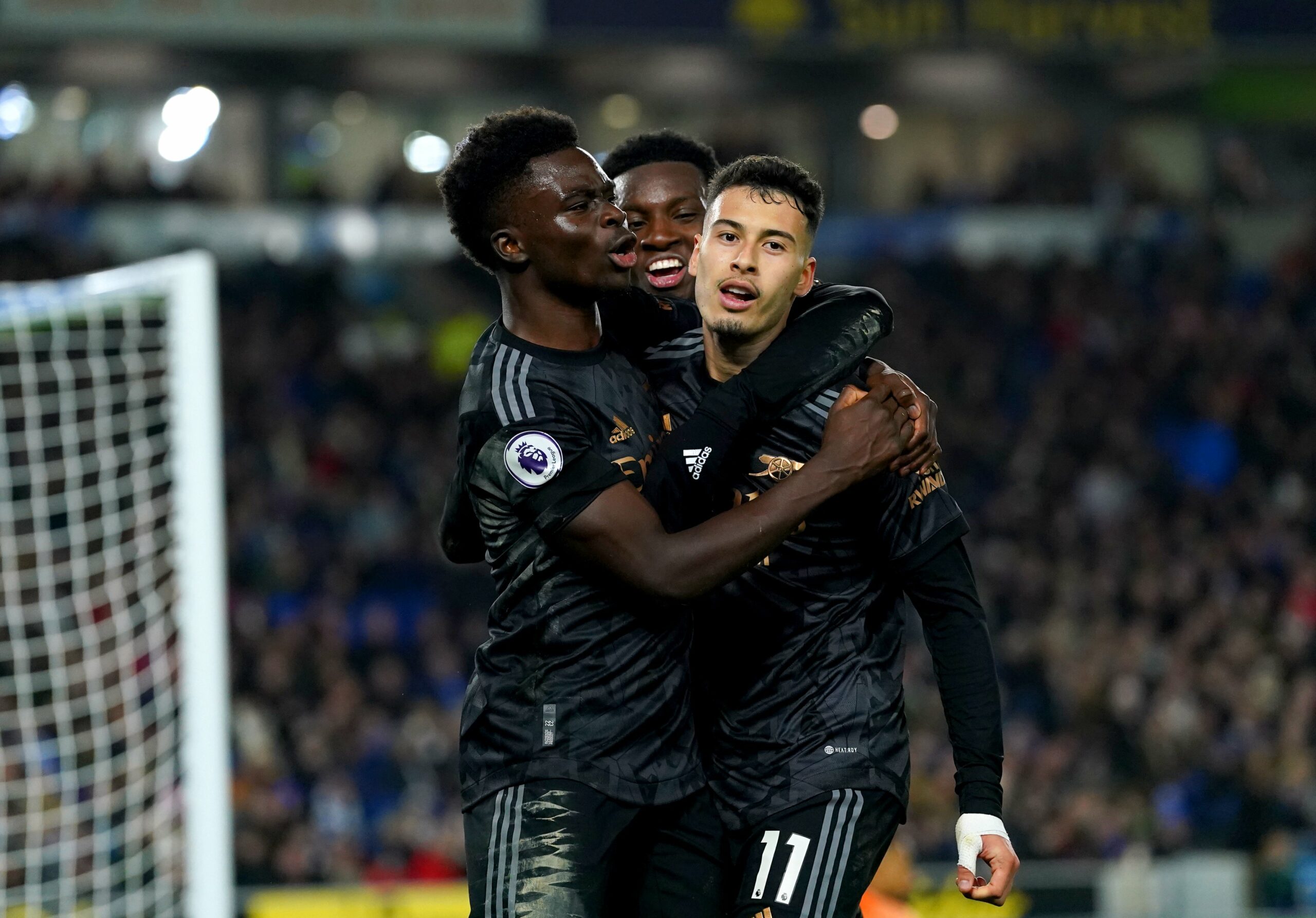 Arsenal stretches lead to 7 points with 4-2 win at Brighton