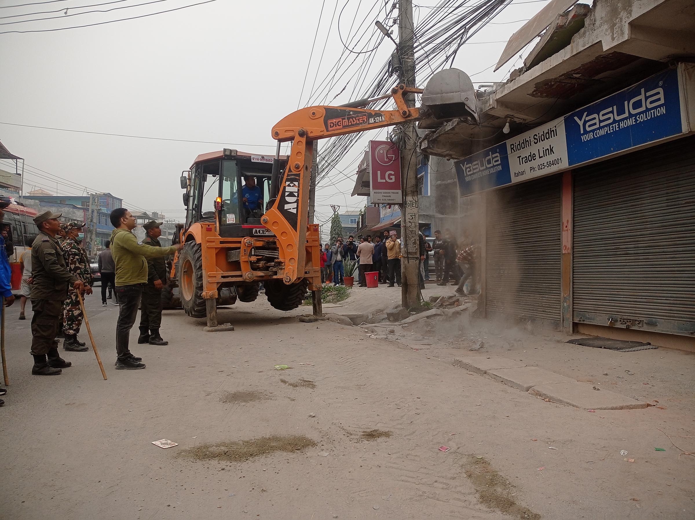 Itahari: Public roads & structures constructed by occupying land getting demolished