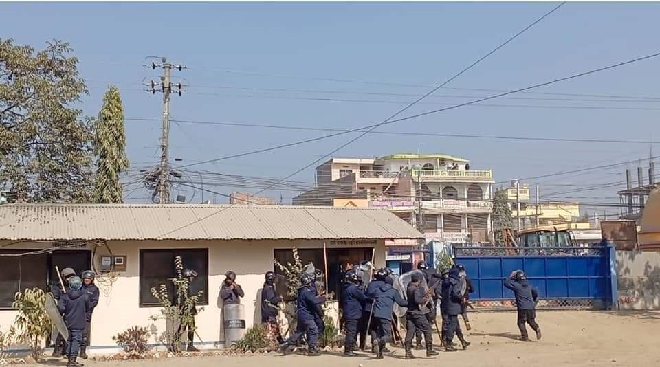 Demonstration at a school in Siraha, police open aerial fire