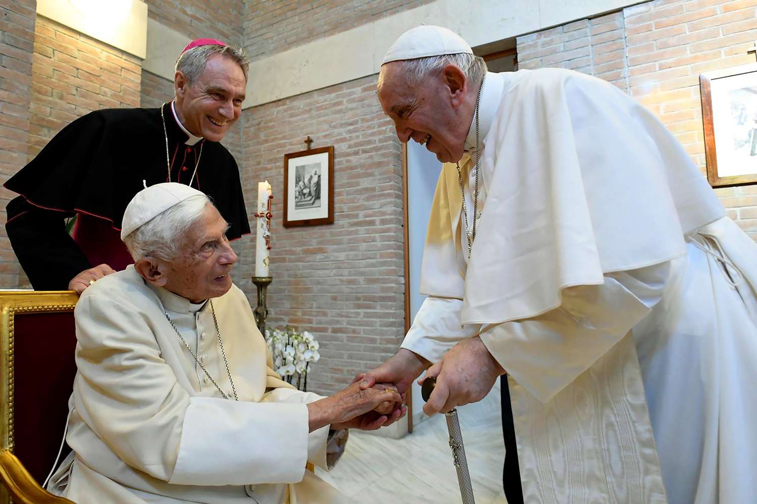 Pope Francis and world leaders pay tribute to Benedict XVI