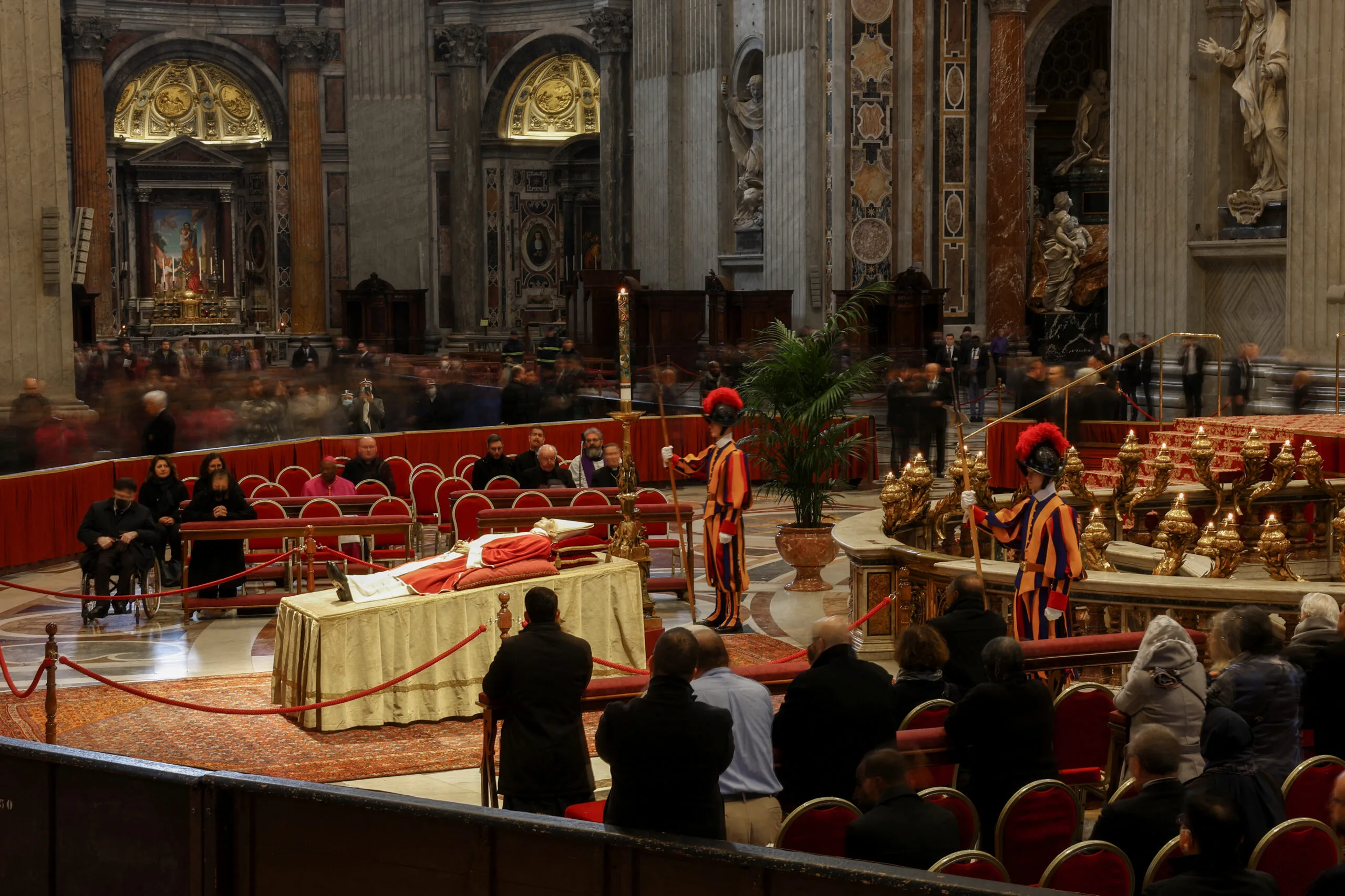 Tens Of Thousands Pay Their Respects To Pope Benedict – English ...