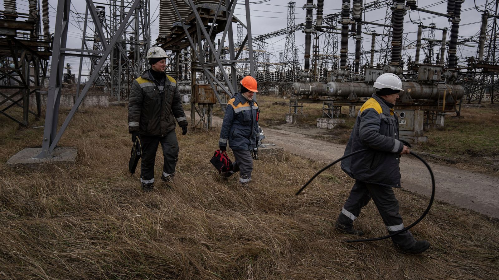 in-ukraine-power-plant-workers-fight-to-save-their-child-english