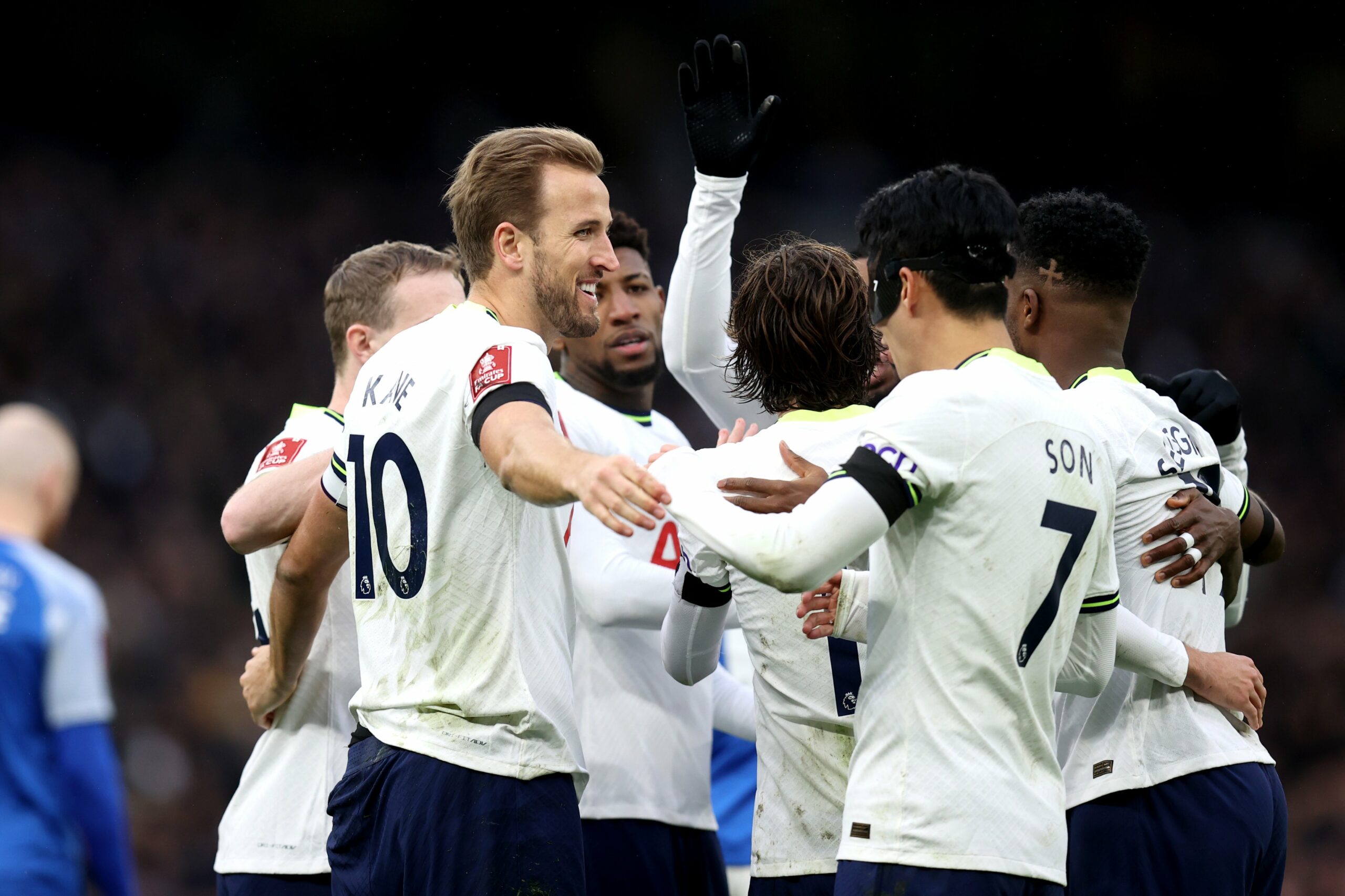 Kane sends Tottenham into FA Cup fourth round