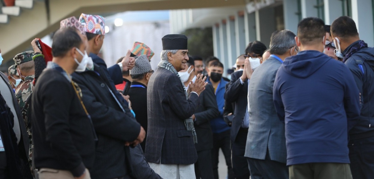 Does the NC give a vote of confidence to Prachanda?