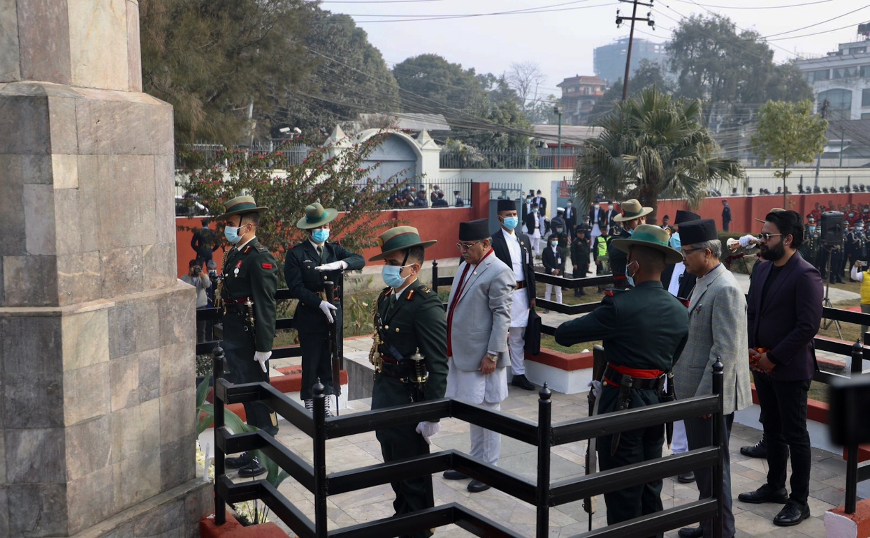 PM lays wreath at Shahid Pillar (with photos)