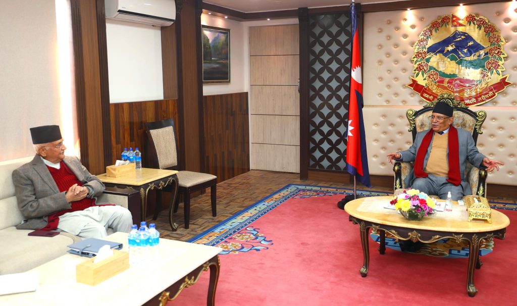 Oli reached Baluwatar to meet Prachanda amid doubts