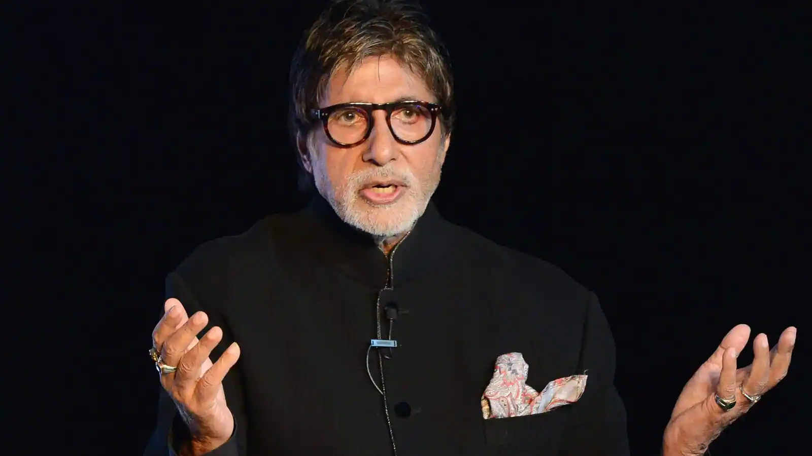 Bollywood superstar Amitabh Bachchan suffered an injury while filming