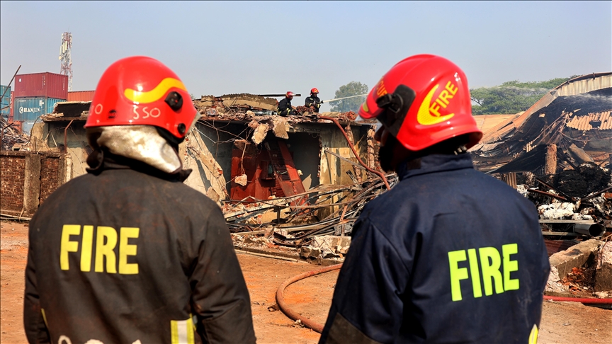 Fire guts shanties in Bangladeshi capital