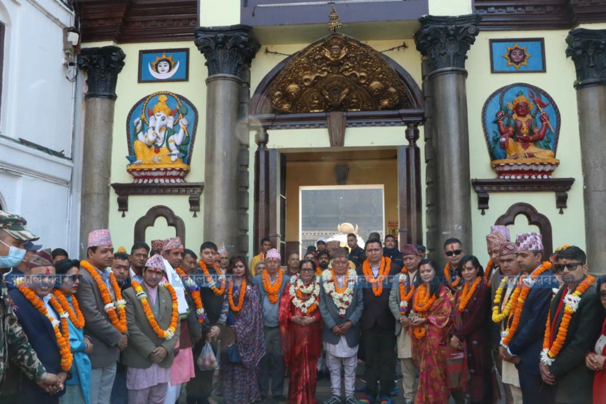 Newly elected President Poudel visited & worshiped Pashupatinath (photos)