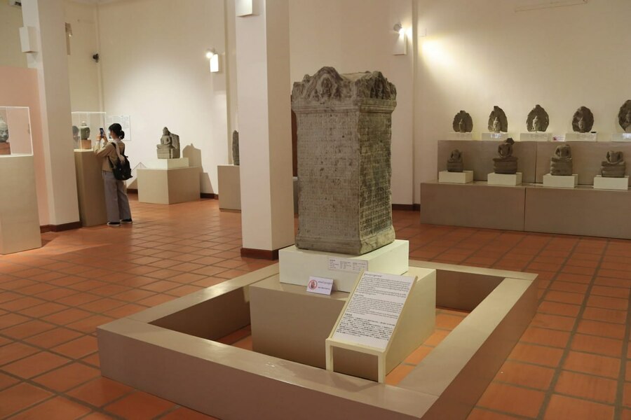 Thousand Buddhas’ carved pillar exhibited at museum in Cambodia