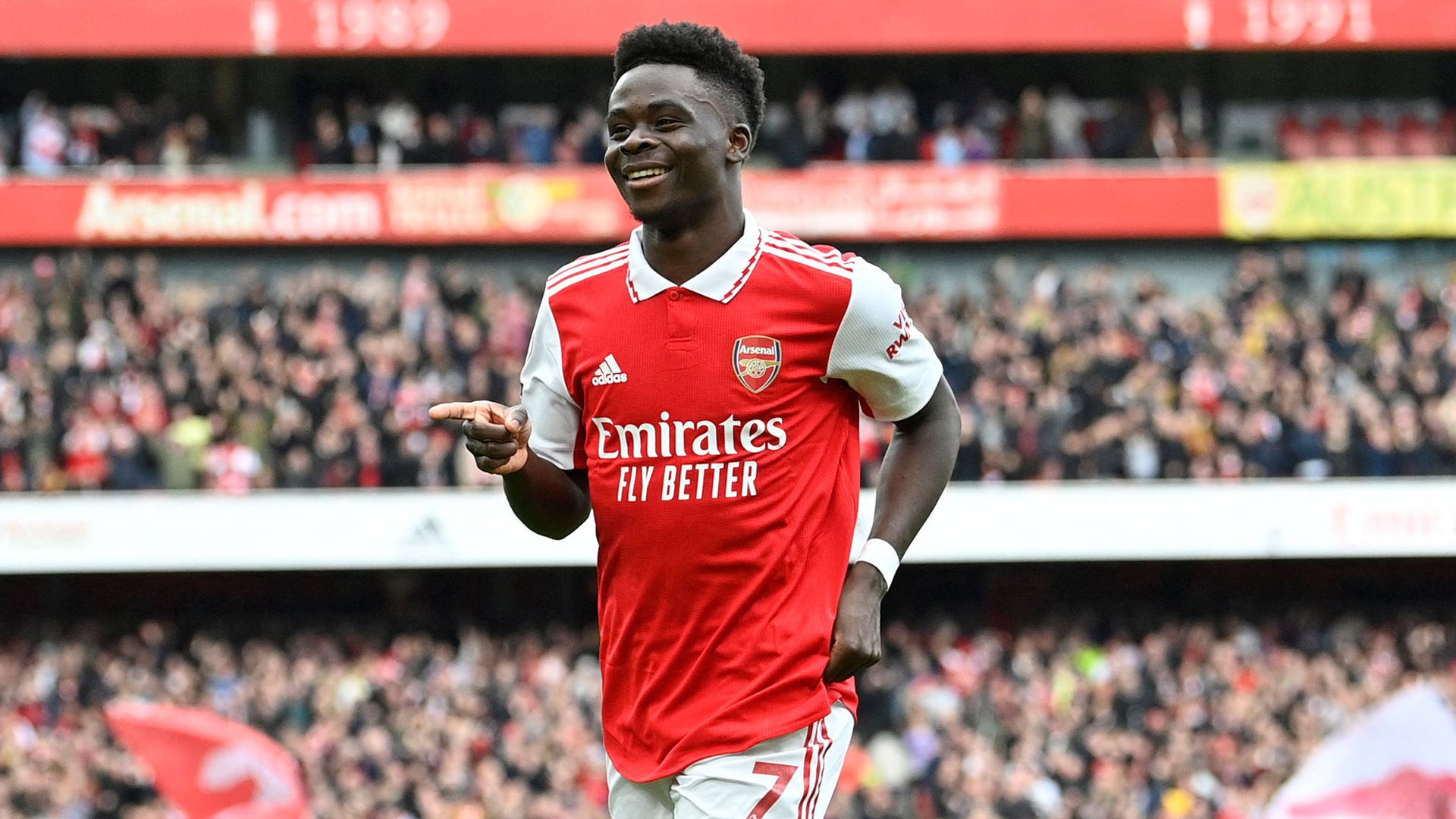 Arsenal lead Premier League by 8 points