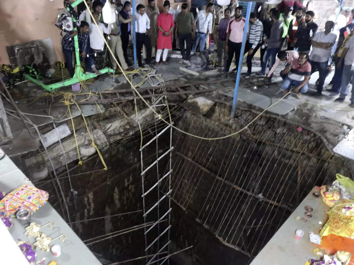 Madhya Pradesh: At least 35 die after falling into a stepwell