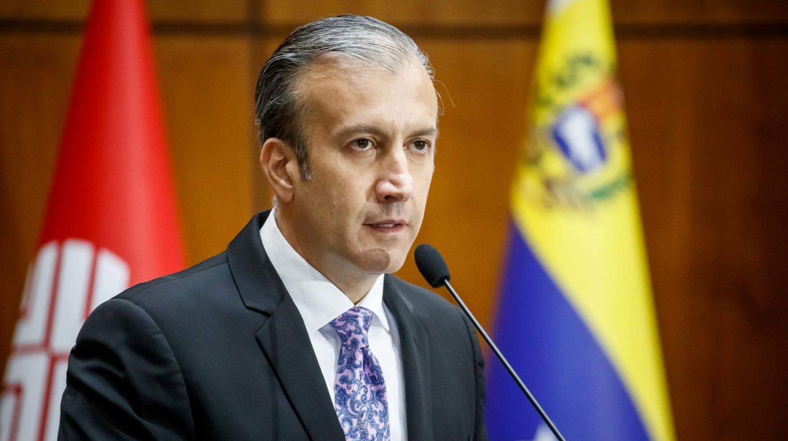 Venezuela’s oil minister resigns over graft probe