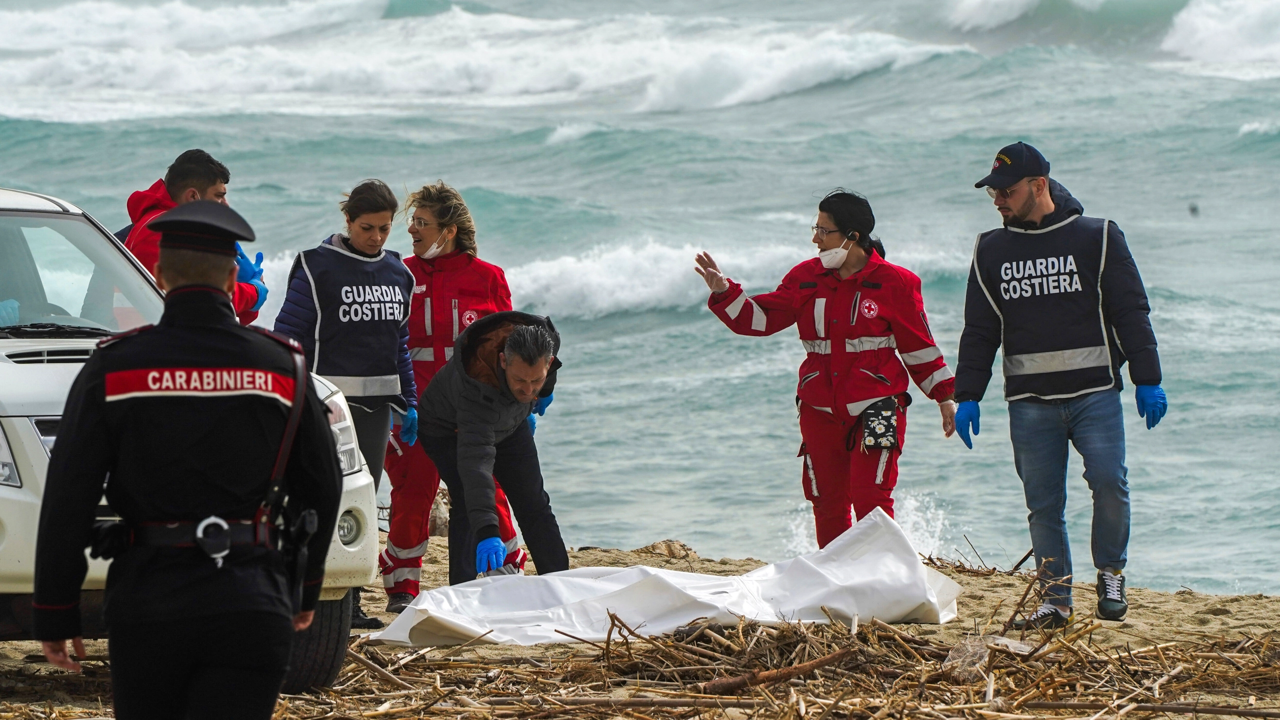 2 Pakistani nationals killed, 17 rescued in shipwreck incident near Italy’s shores