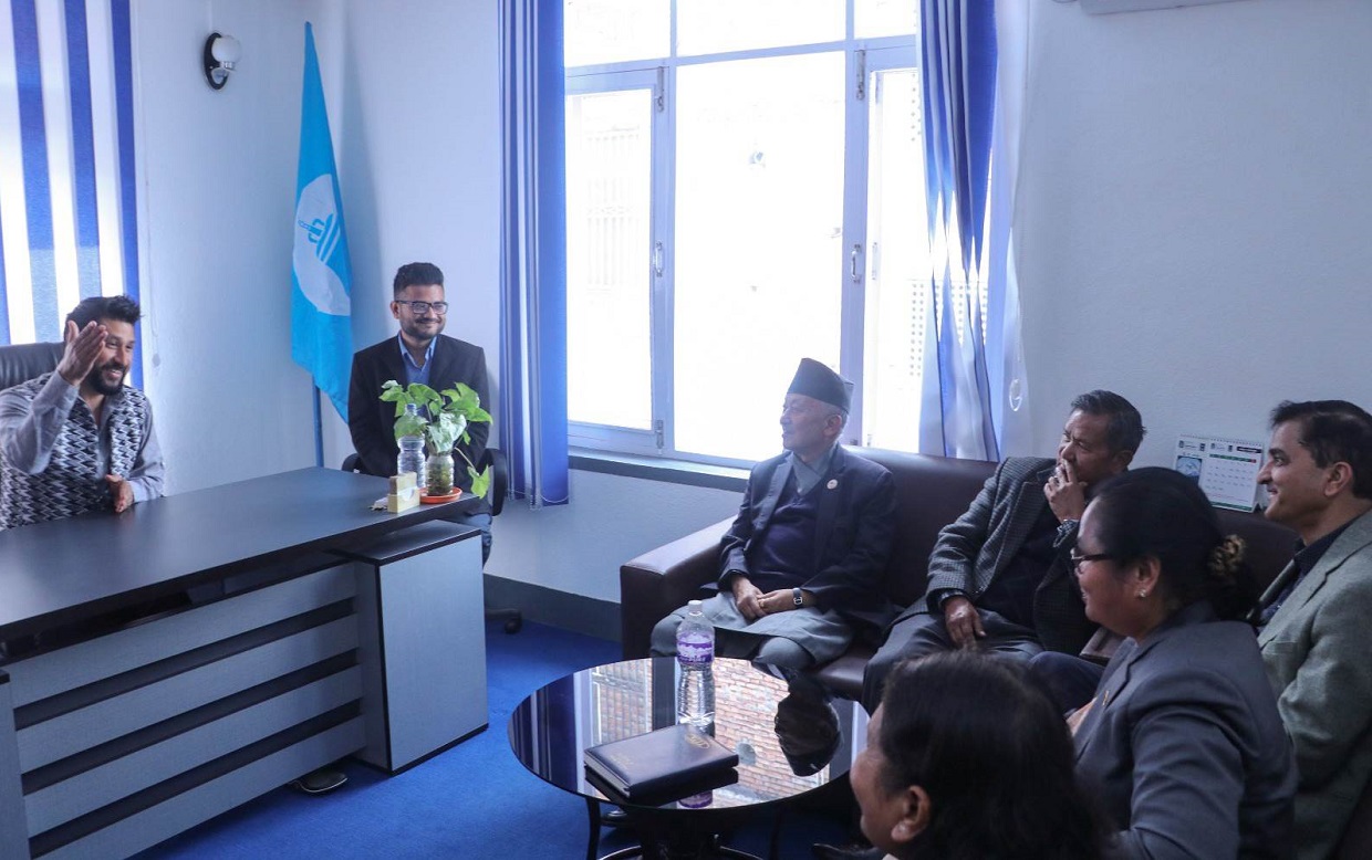 UML leaders at RSP office to solicit votes for president