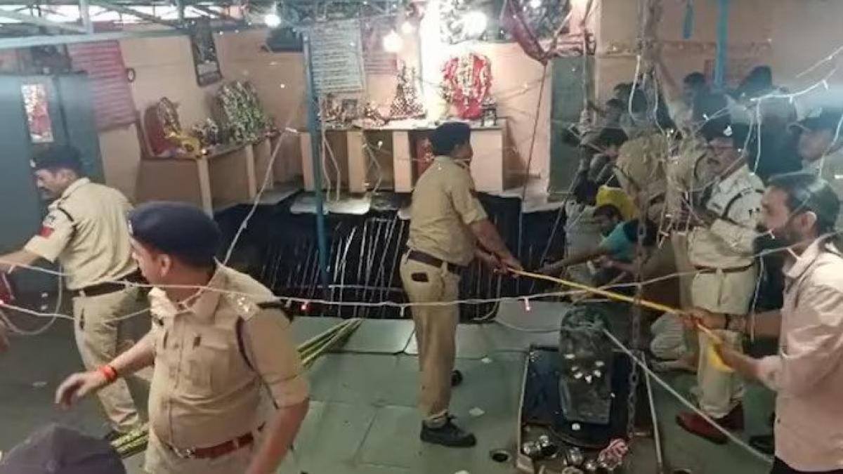 20 devotees feared trapped as stepwell collapses during Ram Navami celebrations in Indore