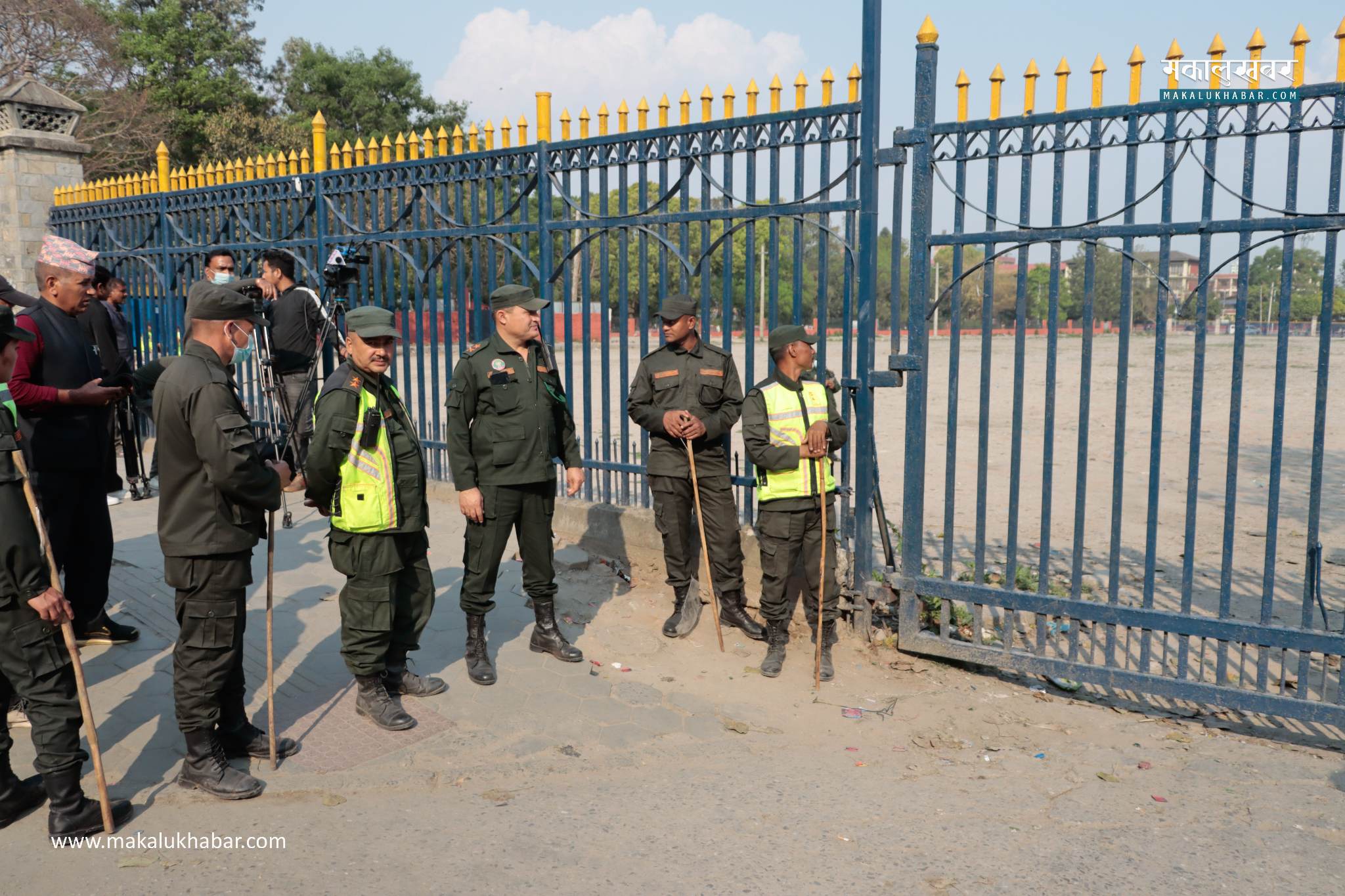 Metropolitan lock-up to prevent meter-badge victims from entering the Khulla Manch