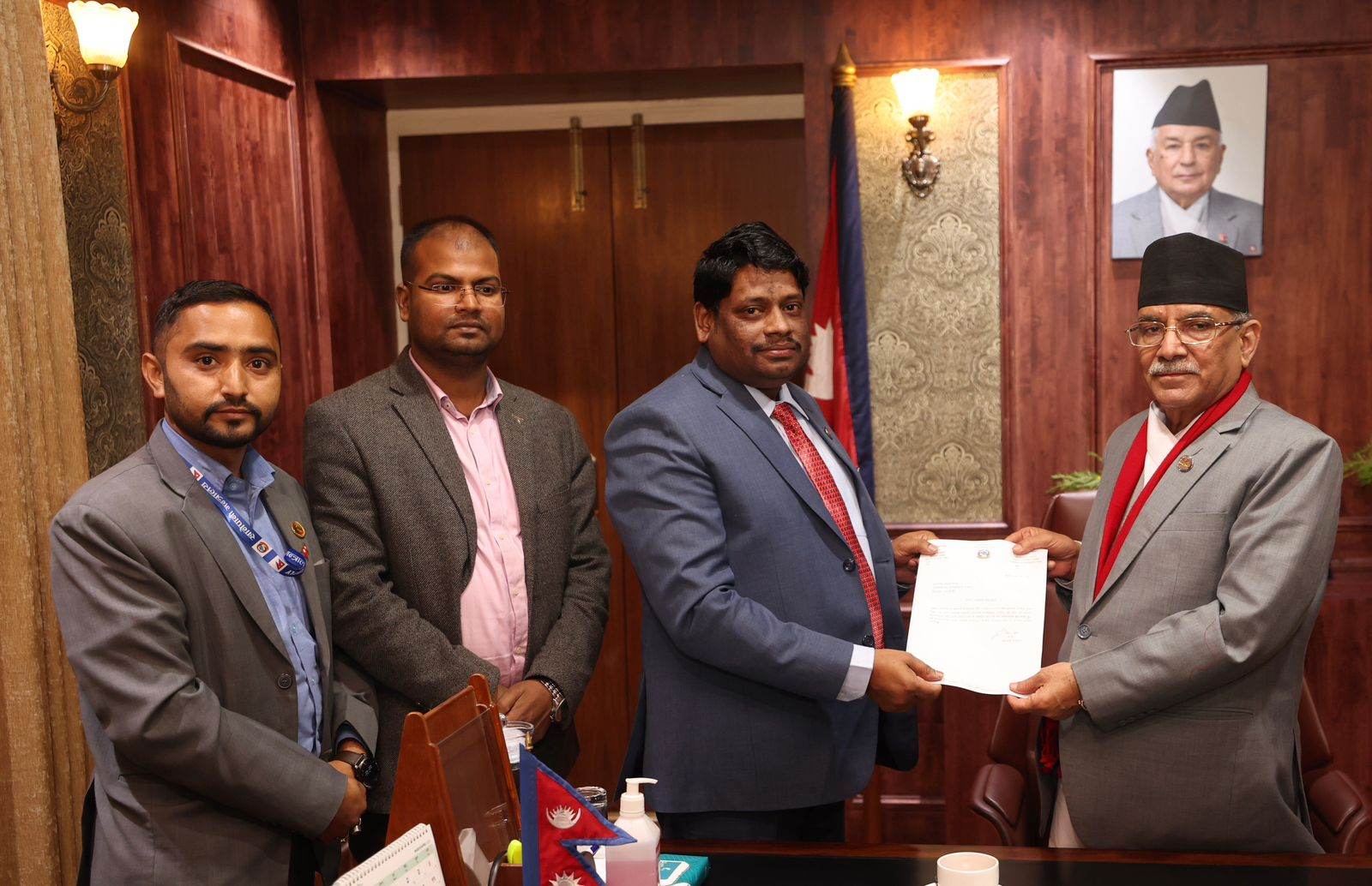 Khan, minister of water supply, resigned, indication that the Janamat Party to leave the govt