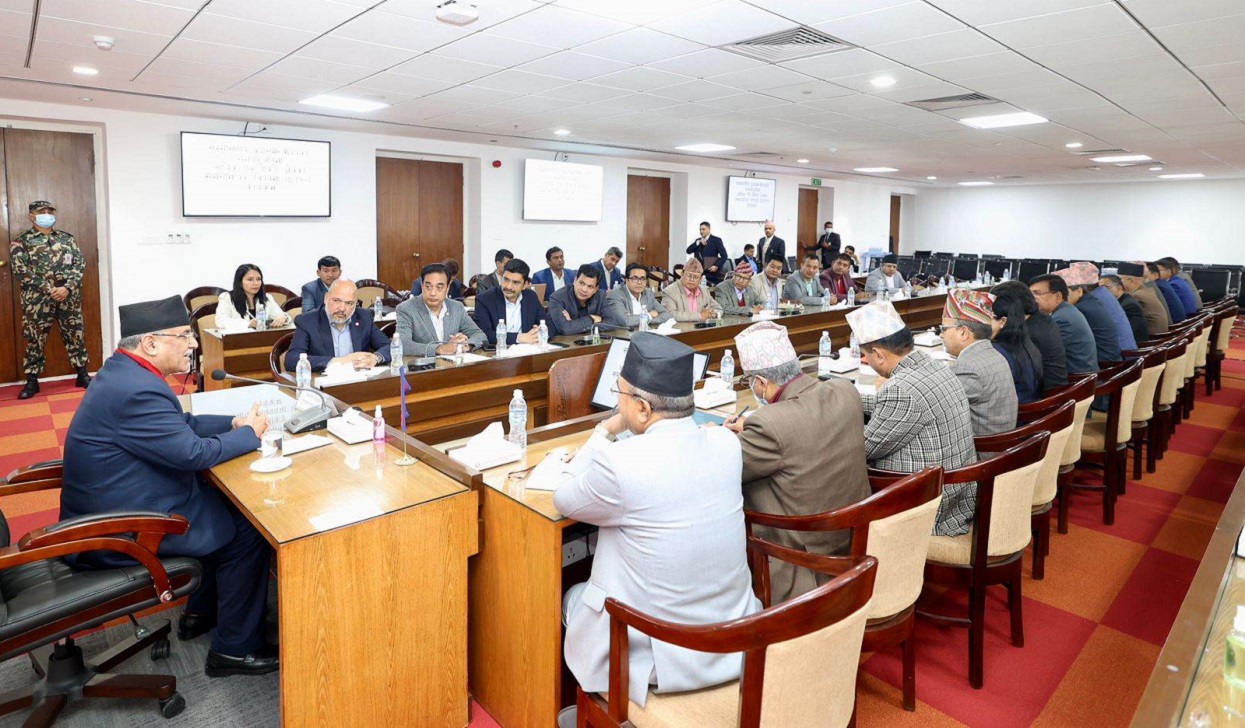 PM discussing economic problems with private sector