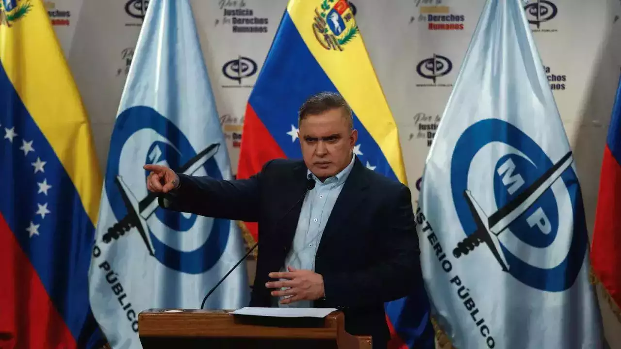 Venezuela corruption probe nets 42 officials