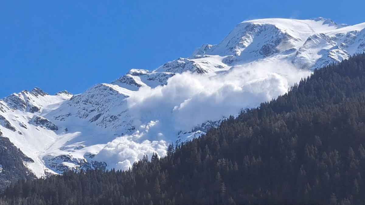 Massive avalanche in Manaslu Peak, people nearby Budhigandaki urged to remain vigilant