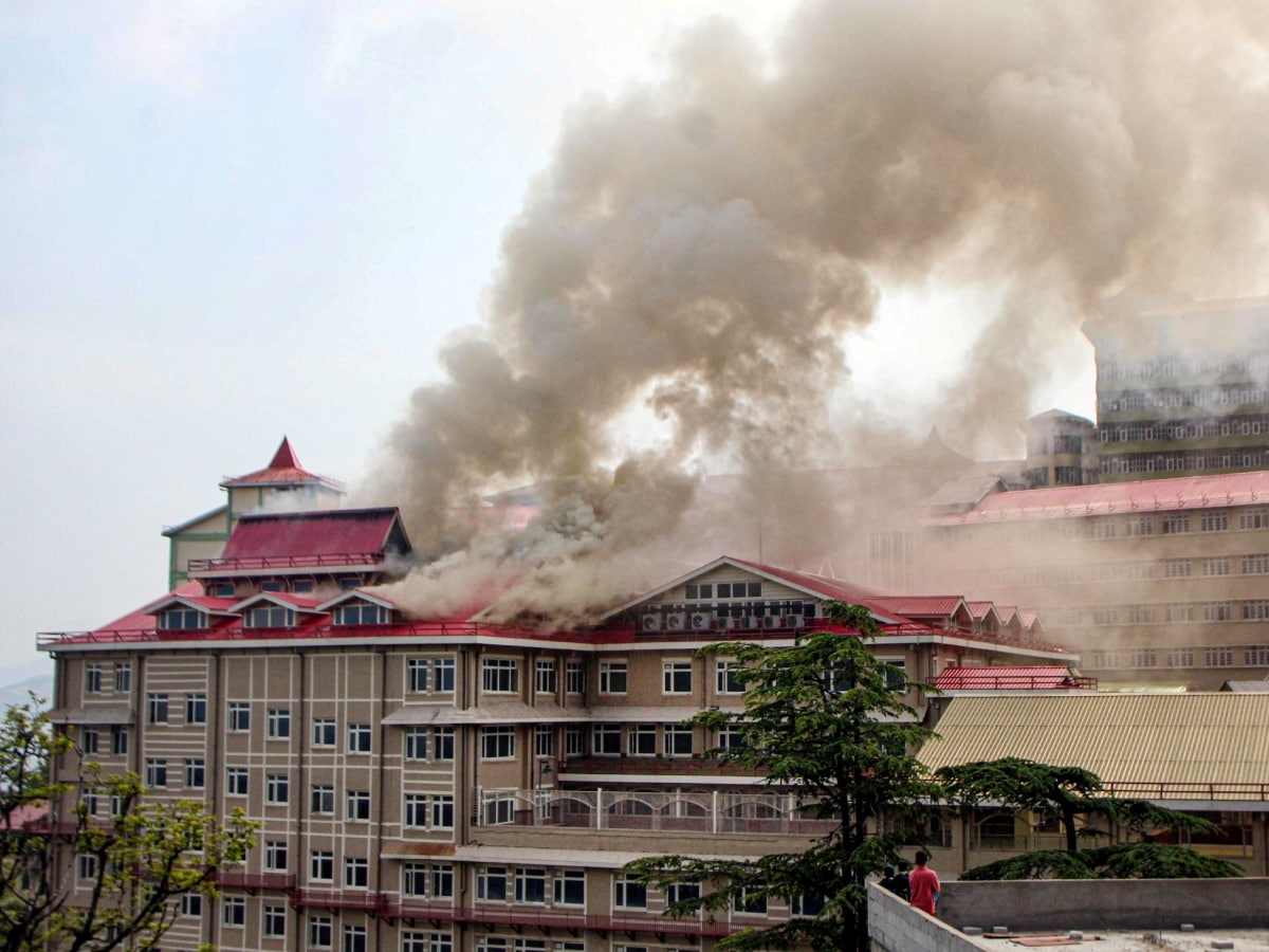 Massive fire breaks out at Shimla Hospital, 250 evacuated
