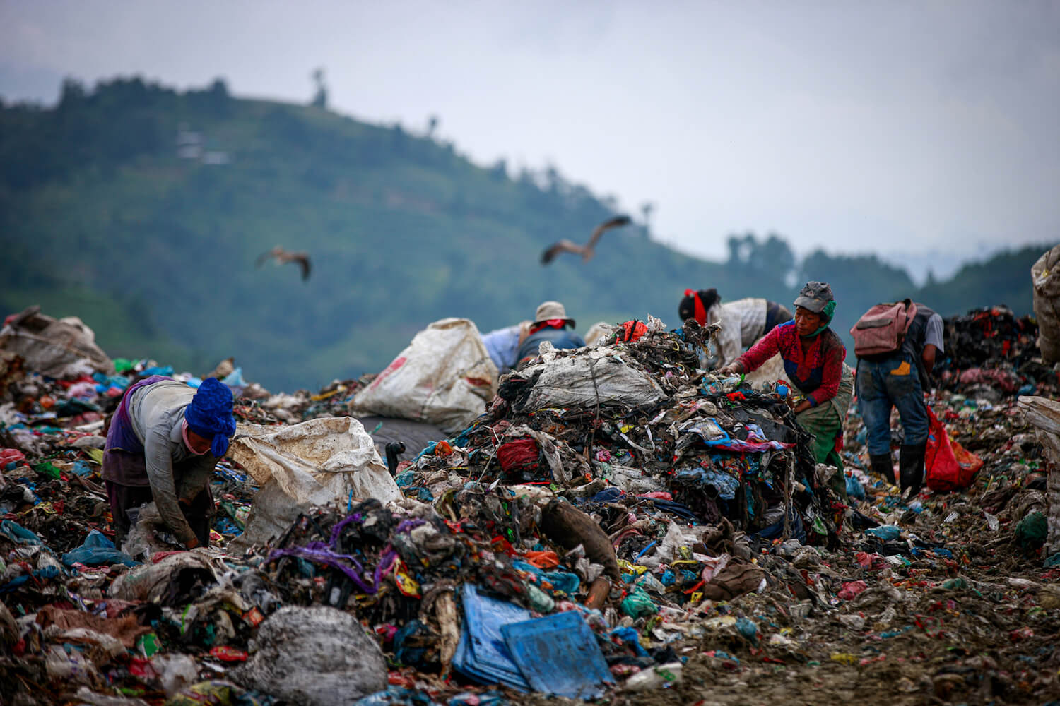 Warning to stop allowing the dumping of garbage in Sisdol unless demand are met